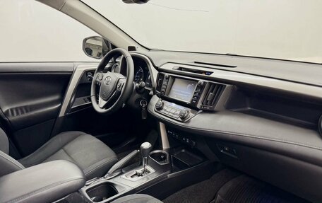 Toyota RAV4, 2017 год, 2 049 000 рублей, 12 фотография