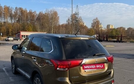 Mitsubishi Outlander III рестайлинг 3, 2016 год, 2 500 000 рублей, 6 фотография