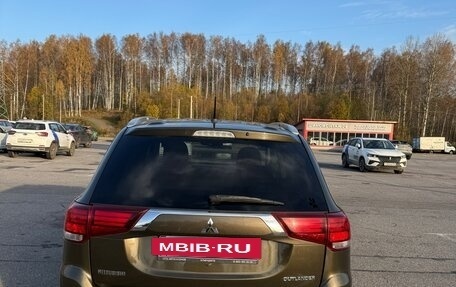 Mitsubishi Outlander III рестайлинг 3, 2016 год, 2 500 000 рублей, 5 фотография