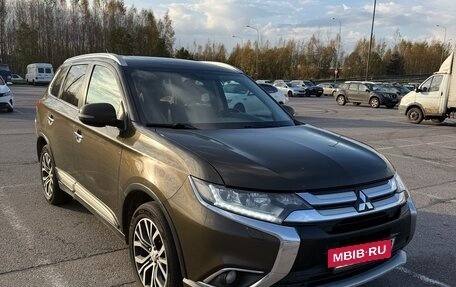 Mitsubishi Outlander III рестайлинг 3, 2016 год, 2 500 000 рублей, 3 фотография