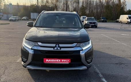 Mitsubishi Outlander III рестайлинг 3, 2016 год, 2 500 000 рублей, 2 фотография