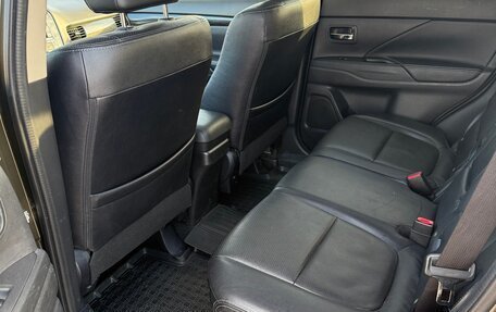 Mitsubishi Outlander III рестайлинг 3, 2016 год, 2 500 000 рублей, 8 фотография