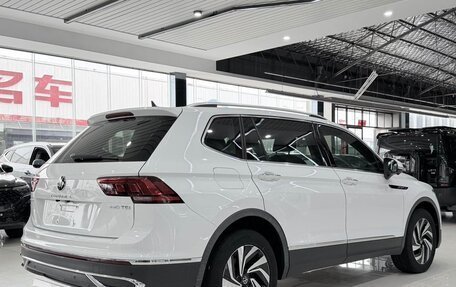 Volkswagen Tiguan II, 2023 год, 2 143 000 рублей, 4 фотография