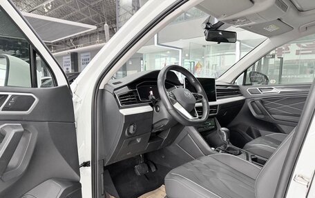 Volkswagen Tiguan II, 2023 год, 2 143 000 рублей, 7 фотография