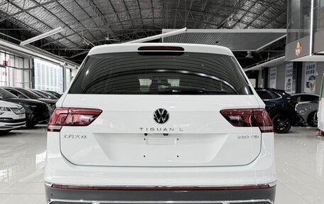 Volkswagen Tiguan II, 2023 год, 2 143 000 рублей, 6 фотография