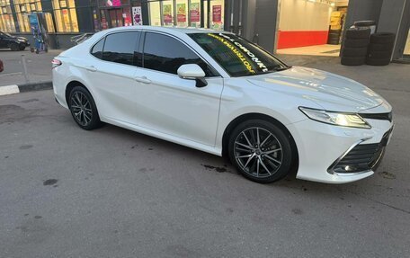 Toyota Camry, 2021 год, 3 200 000 рублей, 2 фотография