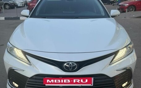 Toyota Camry, 2021 год, 3 200 000 рублей, 7 фотография