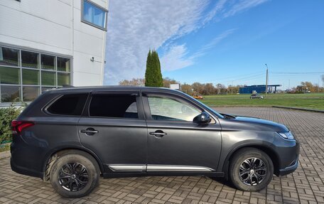 Mitsubishi Outlander III рестайлинг 3, 2018 год, 2 800 000 рублей, 6 фотография