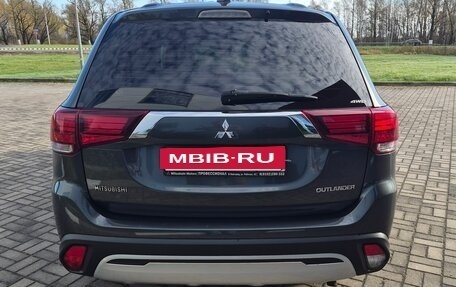 Mitsubishi Outlander III рестайлинг 3, 2018 год, 2 800 000 рублей, 8 фотография