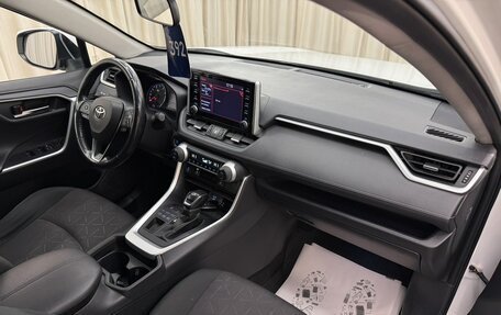 Toyota RAV4, 2019 год, 3 249 900 рублей, 13 фотография