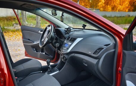Hyundai Solaris II рестайлинг, 2011 год, 1 000 000 рублей, 4 фотография