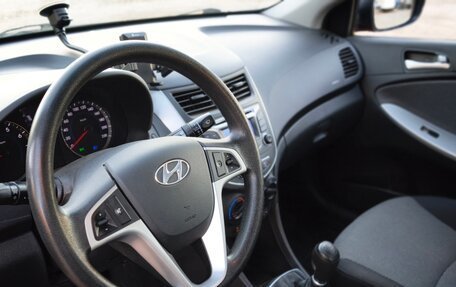 Hyundai Solaris II рестайлинг, 2011 год, 1 000 000 рублей, 7 фотография