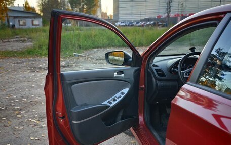 Hyundai Solaris II рестайлинг, 2011 год, 1 000 000 рублей, 5 фотография