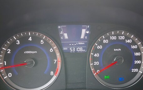Hyundai Solaris II рестайлинг, 2011 год, 1 000 000 рублей, 8 фотография