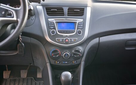 Hyundai Solaris II рестайлинг, 2011 год, 1 000 000 рублей, 6 фотография