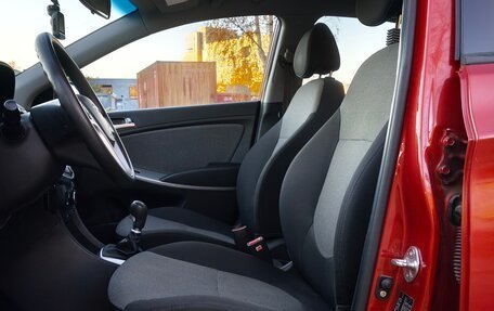 Hyundai Solaris II рестайлинг, 2011 год, 1 000 000 рублей, 12 фотография