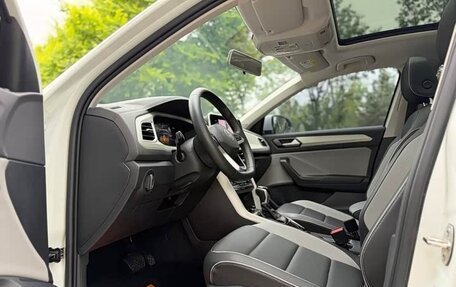 Volkswagen T-Roc I, 2023 год, 1 680 001 рублей, 11 фотография
