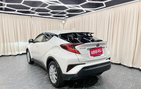 Toyota C-HR I рестайлинг, 2018 год, 1 899 000 рублей, 4 фотография