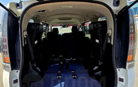 Toyota Voxy III, 2014 год, 1 390 000 рублей, 3 фотография