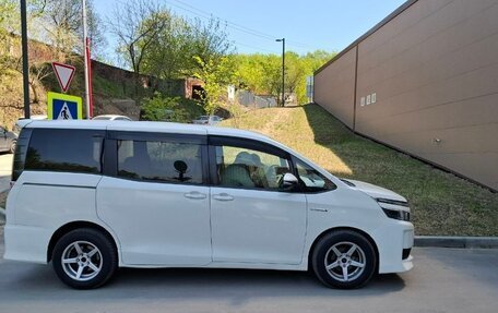 Toyota Voxy III, 2014 год, 1 390 000 рублей, 7 фотография
