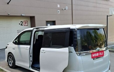 Toyota Voxy III, 2014 год, 1 390 000 рублей, 4 фотография
