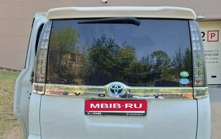 Toyota Voxy III, 2014 год, 1 390 000 рублей, 6 фотография