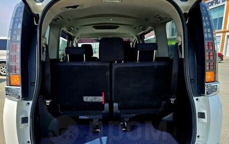 Toyota Voxy III, 2014 год, 1 390 000 рублей, 5 фотография