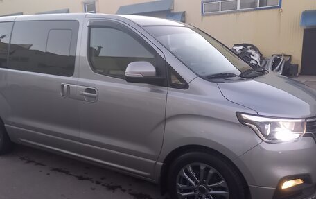 Hyundai H-1 II рестайлинг, 2019 год, 2 850 000 рублей, 2 фотография