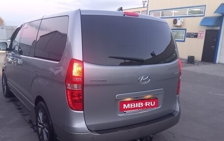 Hyundai H-1 II рестайлинг, 2019 год, 2 850 000 рублей, 3 фотография