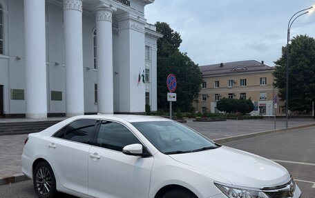 Toyota Camry, 2015 год, 1 800 000 рублей, 2 фотография