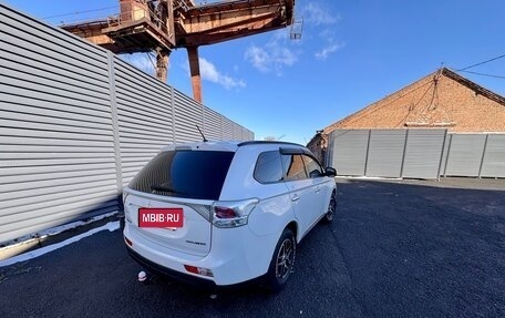 Mitsubishi Outlander III рестайлинг 3, 2012 год, 1 350 000 рублей, 4 фотография
