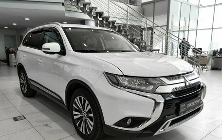Mitsubishi Outlander III рестайлинг 3, 2018 год, 2 450 000 рублей, 7 фотография