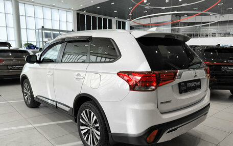 Mitsubishi Outlander III рестайлинг 3, 2018 год, 2 450 000 рублей, 11 фотография