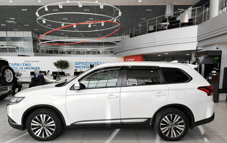 Mitsubishi Outlander III рестайлинг 3, 2018 год, 2 450 000 рублей, 12 фотография