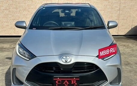 Toyota Yaris, 2022 год, 1 056 000 рублей, 2 фотография