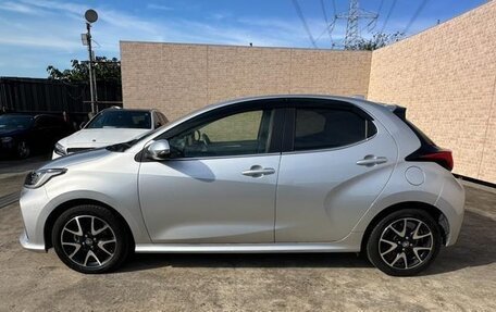 Toyota Yaris, 2022 год, 1 056 000 рублей, 4 фотография