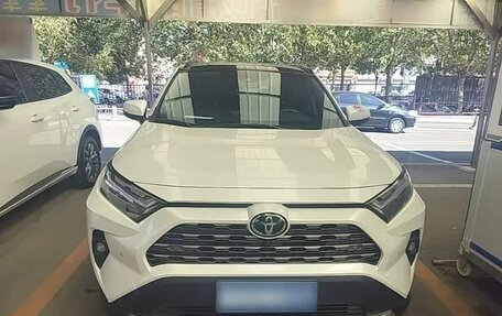 Toyota RAV4, 2025 год, 4 176 000 рублей, 2 фотография