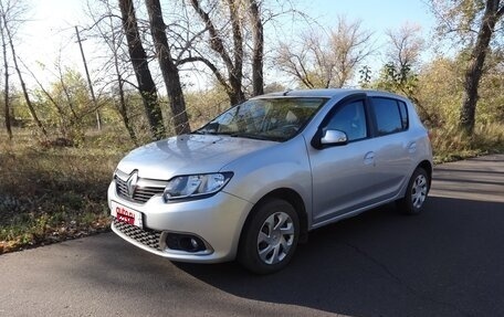 Renault Sandero II рестайлинг, 2014 год, 630 000 рублей, 2 фотография