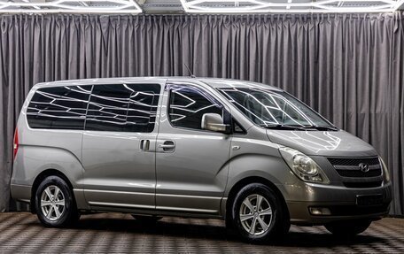 Hyundai H-1 II рестайлинг, 2010 год, 1 695 000 рублей, 3 фотография