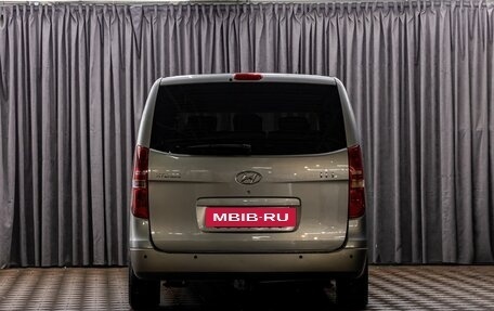 Hyundai H-1 II рестайлинг, 2010 год, 1 695 000 рублей, 5 фотография