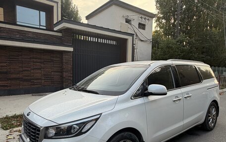 KIA Carnival III, 2019 год, 1 320 000 рублей, 2 фотография