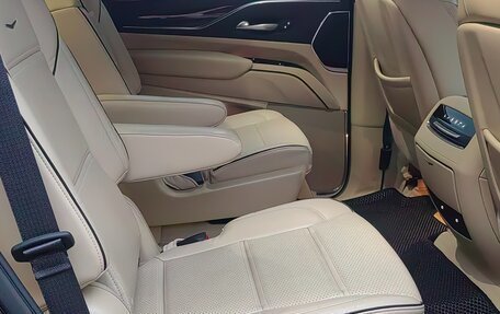 Cadillac Escalade V, 2022 год, 10 400 000 рублей, 7 фотография