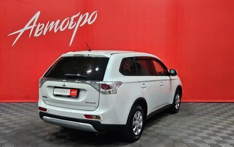Mitsubishi Outlander III рестайлинг 3, 2014 год, 1 395 000 рублей, 5 фотография