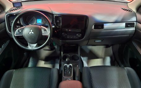 Mitsubishi Outlander III рестайлинг 3, 2014 год, 1 395 000 рублей, 9 фотография