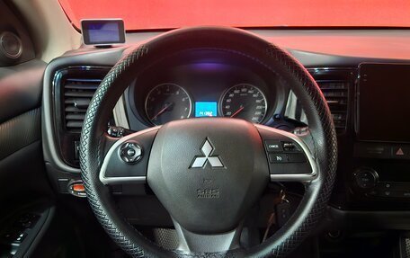 Mitsubishi Outlander III рестайлинг 3, 2014 год, 1 395 000 рублей, 12 фотография