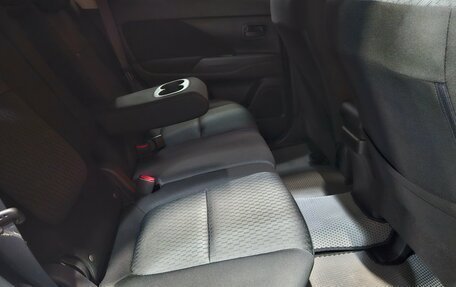 Mitsubishi Outlander III рестайлинг 3, 2014 год, 1 395 000 рублей, 14 фотография