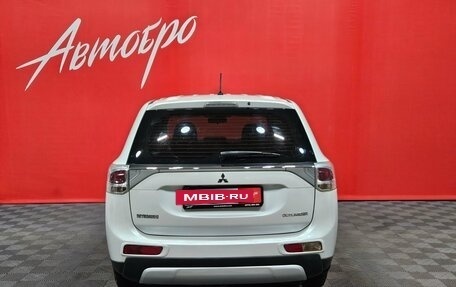 Mitsubishi Outlander III рестайлинг 3, 2014 год, 1 395 000 рублей, 4 фотография