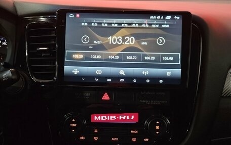 Mitsubishi Outlander III рестайлинг 3, 2014 год, 1 395 000 рублей, 11 фотография