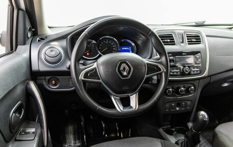 Renault Logan II, 2018 год, 898 000 рублей, 15 фотография