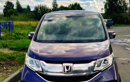 Honda Stepwgn IV рестайлинг, 2015 год, 1 700 000 рублей, 1 фотография